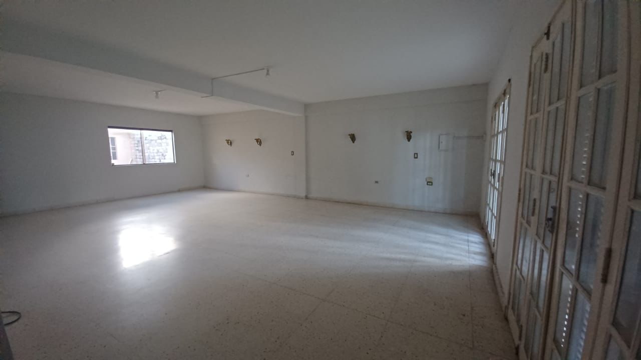 VENDO CASA A DEMOLER O MODERNIZAR LOS LAURELES — foto 2