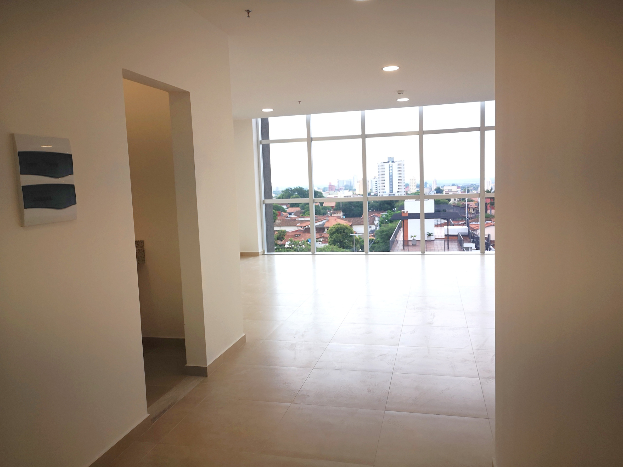 OFICINA CON GRAN VISTA A LA CIUDAD, HOY ALQUILADA! — foto 3