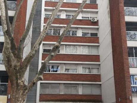 Excelente Apartamento Sobre La Calle Rondeau