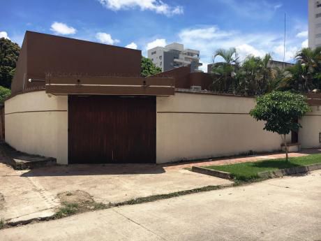 Casa Con Terreno De 1000m2 En Venta Zona Av. Beni