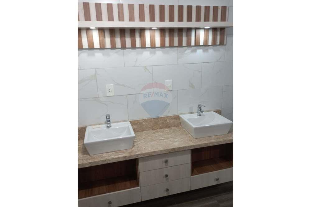 Alquilo casa nueva con piscina!! — foto 2