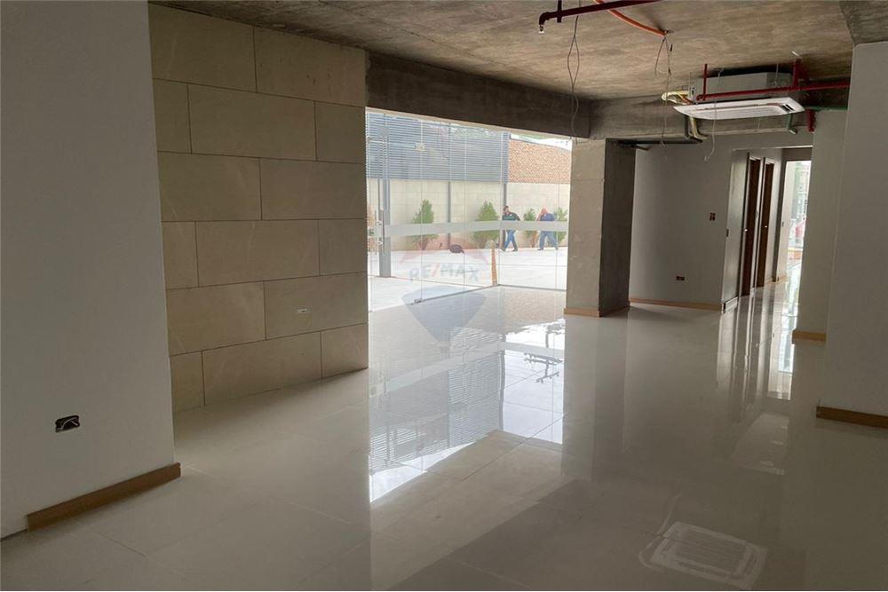 EN VENTA- SALON COMERCIAL O OFICINA- TRADING PARK — foto 2