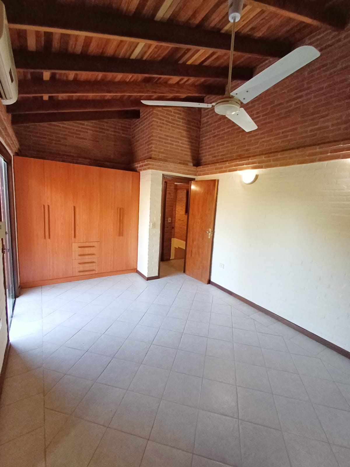 1.250 USD - ALQUILO DUPLEX DE 3 HAB EN MBURUCUYÁ — foto 3