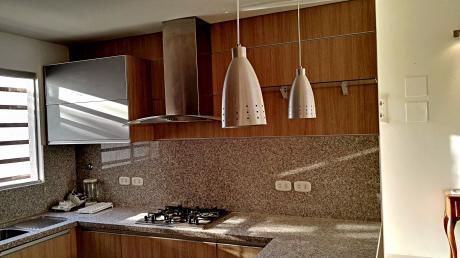 Casa Amoblada En Alquiler En Urb. Ciudad Jardin, Zona Norte
