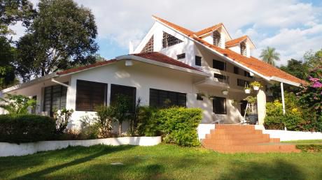 Caacupe - Villa Ytu: Eminente Villa De 3 Niveles Con Vista Panoramica!
