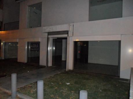 Espectacular Local Comercial - A Metros De Punta Carretas Shopping!