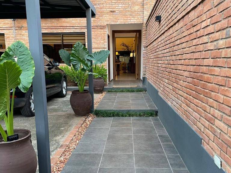 VENDO CASA MODERNA EN SALVADOR DEL MUNDO — foto 2