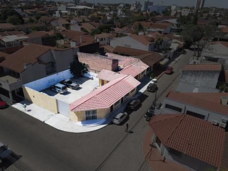 En Venta 2 Casas Juntas En Esquina