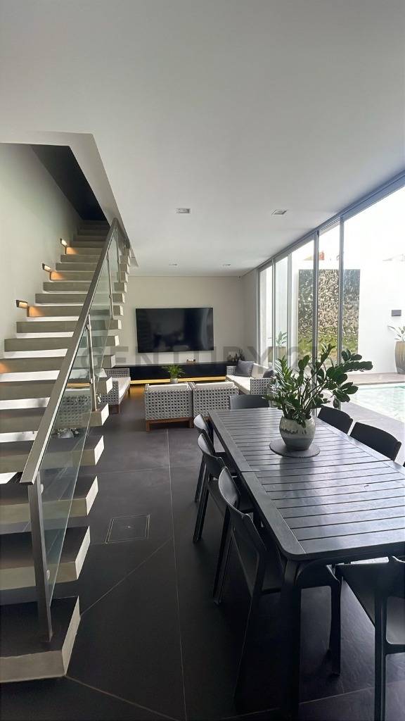 EN ALQUILER - EXCLUSIVA CASA MODERNA TOTALMENTE AMOBLADA — foto 3