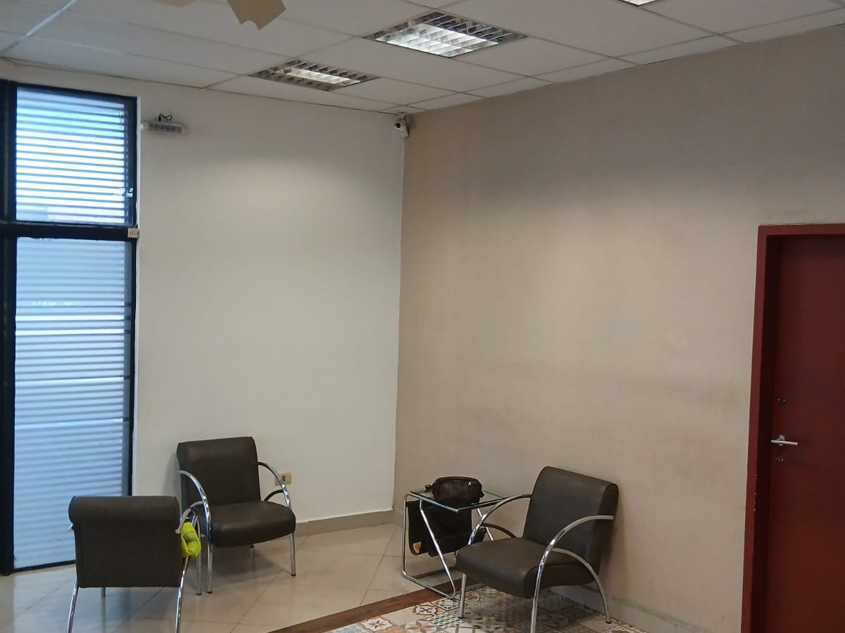 Alquilo Salón Comercial En Barrio La Encarnación — foto 3