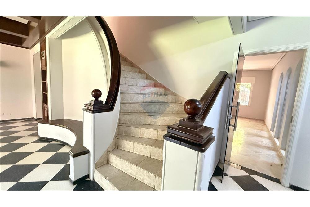 EN VENTA – RESIDENCIA DE ALTO NIVEL EN ZONA CENTENARIO — foto 3