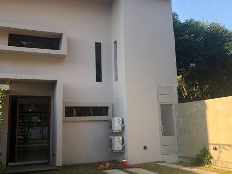 Casas Pareadas De 4 Dormitorios Con Piscina
