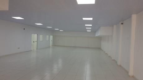 Alquilo Amplio Show-room Zona Carmelitas / San Martín