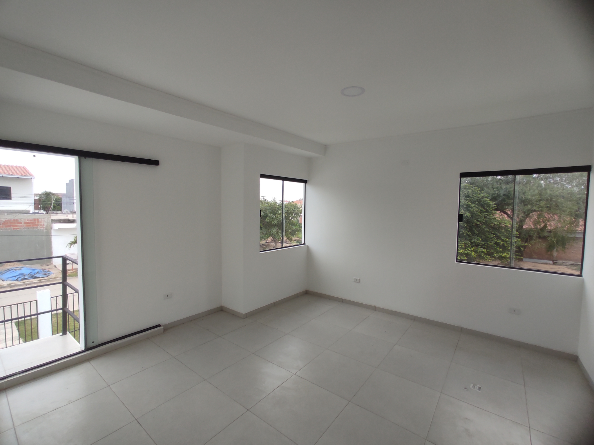 Casa a estrenar en alquiler zona norte, ingresando por Mainter