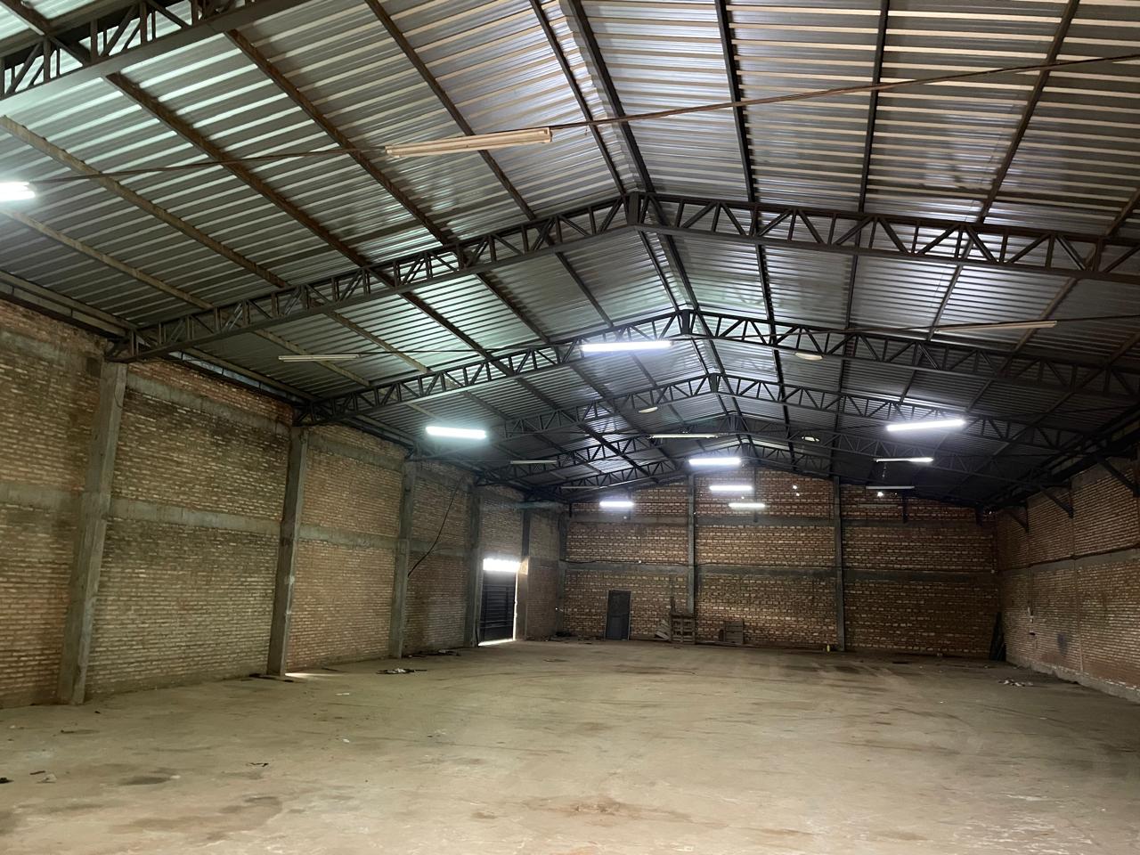 ALQUILO DEPOSITO DE 680 m² EN MARIANO R. ALONSO, ZONA CEMENTERIO DE MRA — foto 2