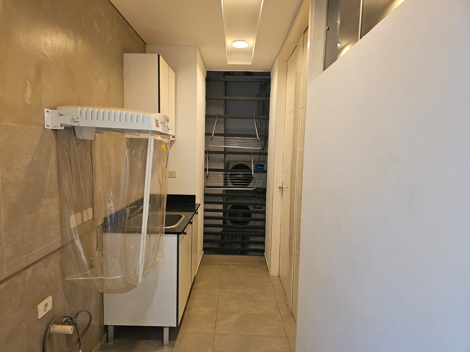 ALQUILO HERMOSO DEPARTAMENTO AMOBLADO EN LAMBARE! Zona Yacht y Golf Club Pyo. — foto 3