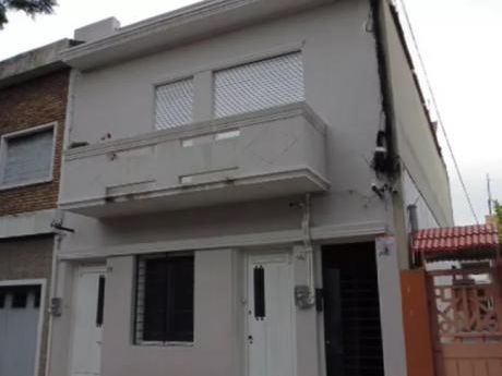La Comercial, Casa De Altos, 3 Dorm. Reciclada Con Balcon Al Fte! Sin Gc