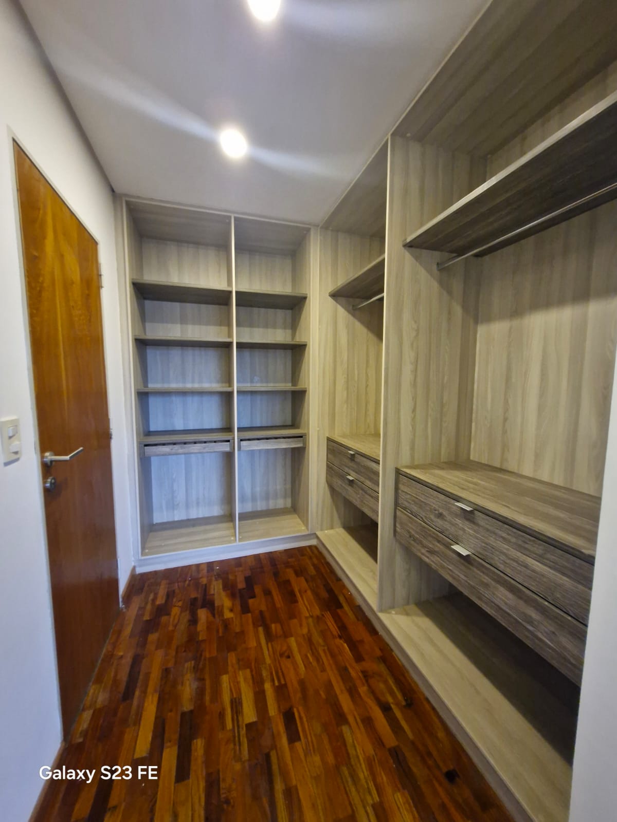 EN ALQUILER | PENTHOUSE AMOBLADO DE 3 DORMITORIOS | ZONA SANTÍSIMA TRINIDAD — foto 2