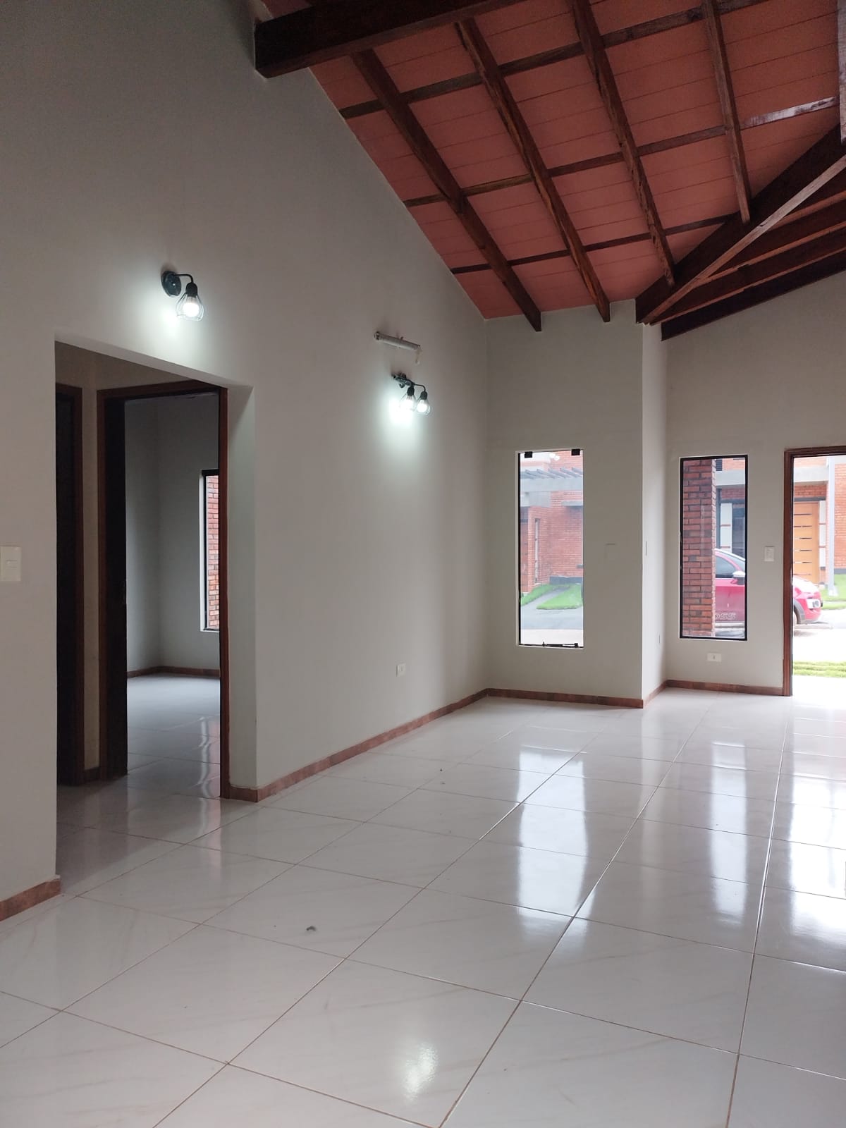 Vendo Casa De 2 Dormitorios En Limpio — foto 2