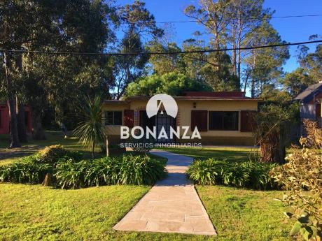 Casa En Venta, Piriápolis, Portales, A 5 Cuadras De La Playa