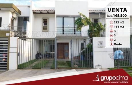 Amplia Casa En Venta Entre 3/4 Anillo Centenario !!!