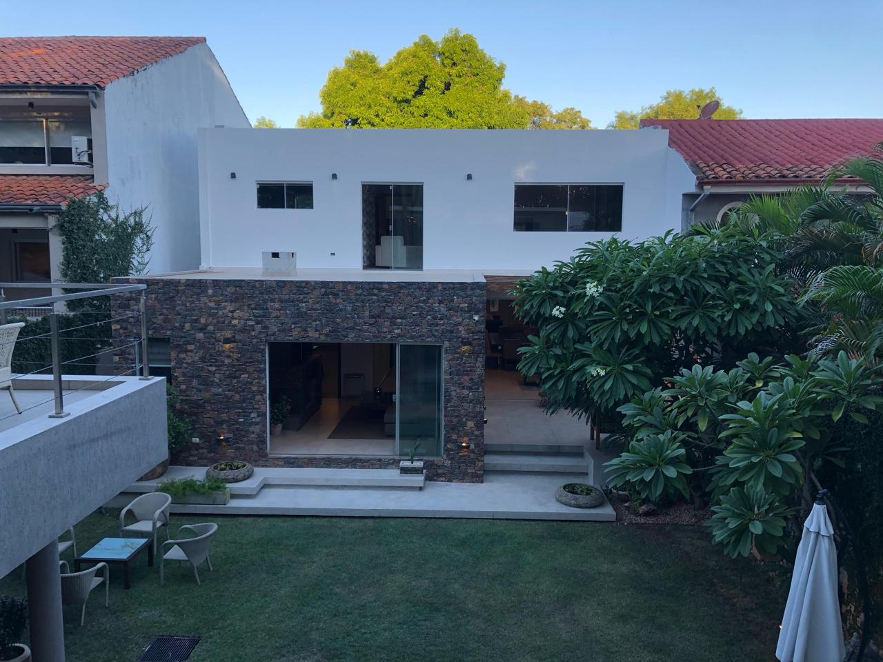 EXCLUSIVA CASA AMOBLADA ESTILO BALI en Recoleta — foto 2