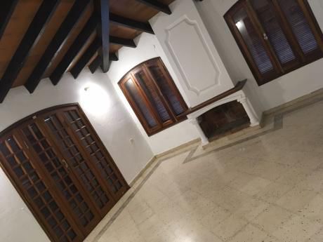 Oferta - Casa En Alquiler En Asunción - Los Laureles.