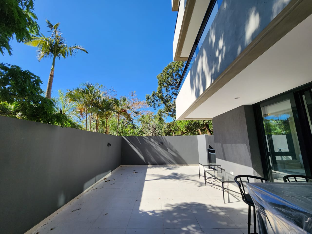 ALQUILO DEPARTAMENTO AMOBLADO CON AMPLIA TERRAZA CON PARRILLA — foto 2
