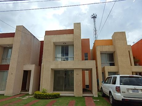 Caasa En Venta En Condominio Canara.banzer Entre 6to Y 7mo Anillo
