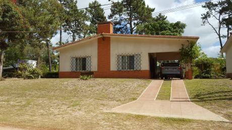 Casa Sobre Avenida Próxima Al Bus