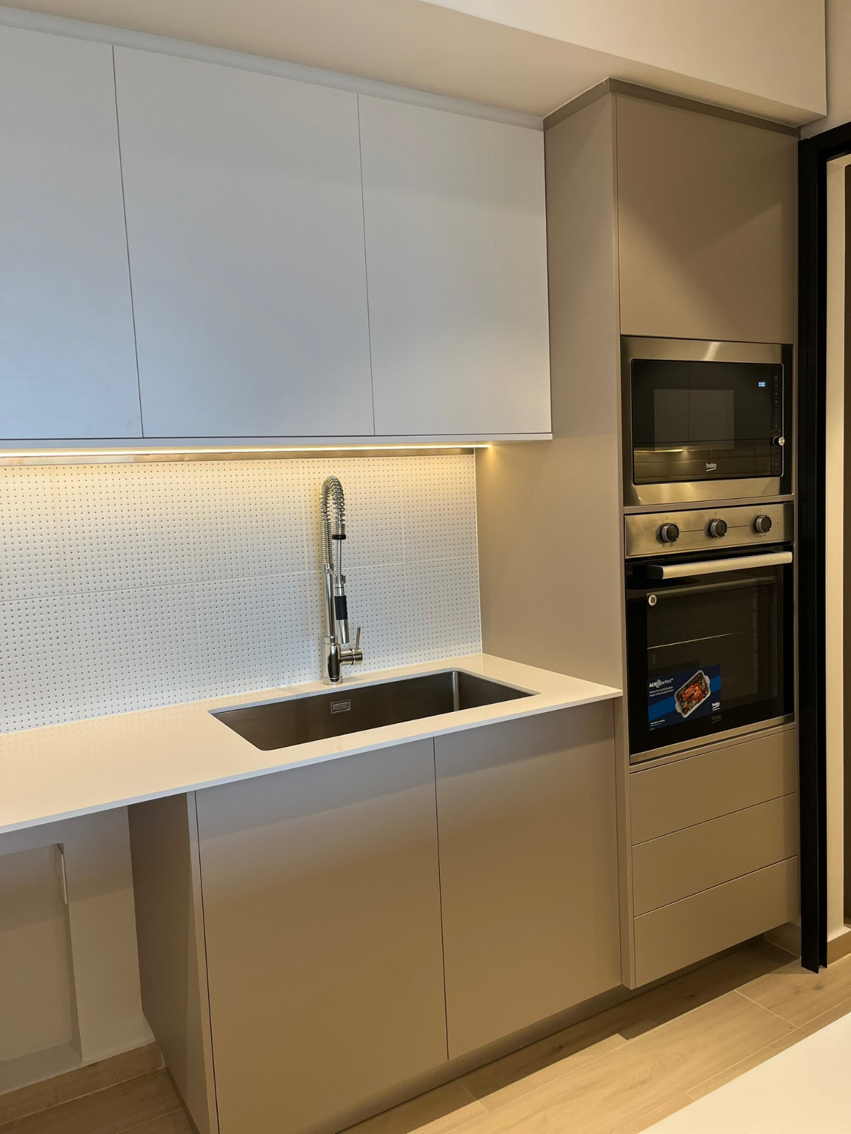 EXCLUSIVO DPTO A ESTRENAR CON PARRILLA MAYO 2026 EN EDIFICIO BOUTIQUE DE LAS LOMAS ZONA SHOPPING DEL SOL ASUNCION — foto 3