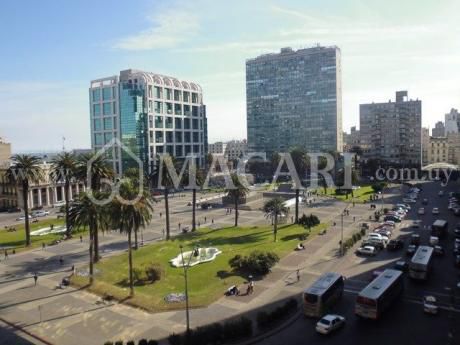 Frente A Plaza Independencia