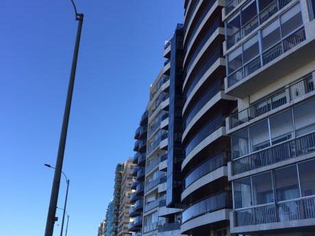Apto En Rambla De Punta Carretas. 3 Dorm,estar, Servicio, 3 Gges