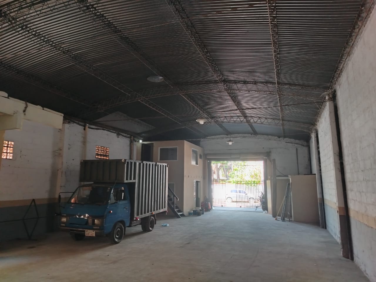 ALQUILO TINGALDO 220 M2 MAS OFICINA ASUNCION AVDA EUSEBIO AYALA — foto 3