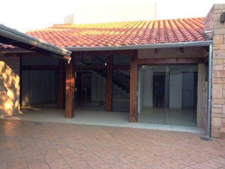 Hermosa Casa De Dos Planta En Venta Sup. 252 Mts2