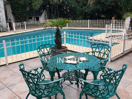 Magnífica Residencia En Parque De Solymar