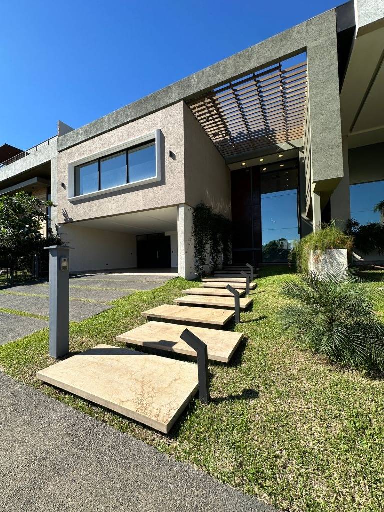 LUJOSA RESIDENCIA AMOBLADA EN ALQUILER — foto 2