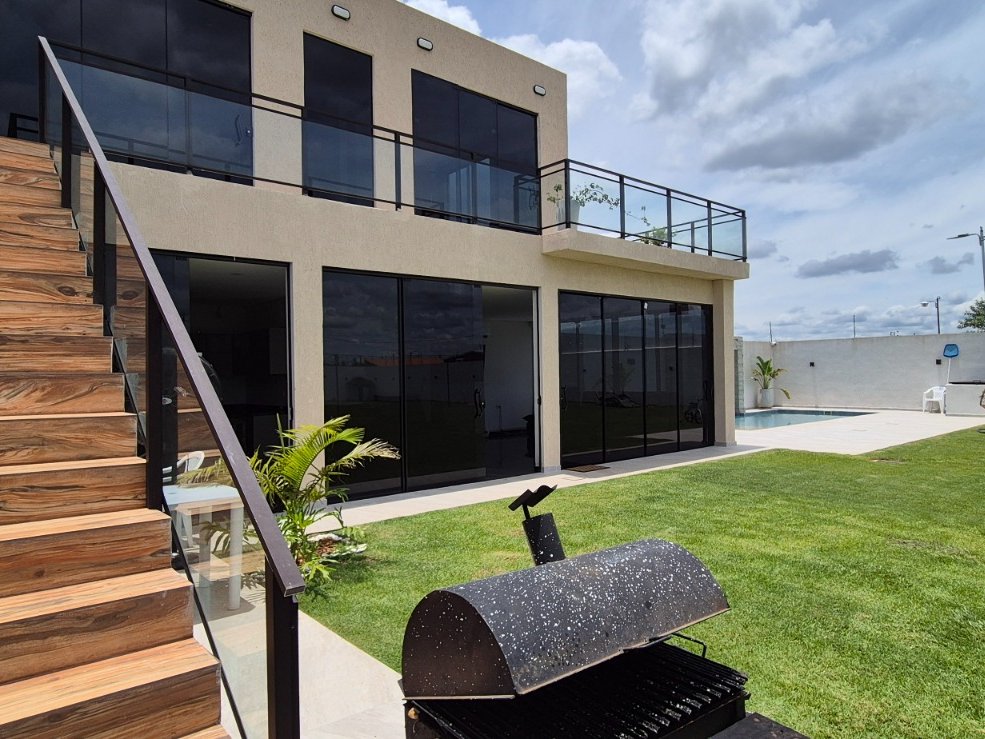 EN VENTA CASA MODERNA EN SAN BERNARDINO — foto 2