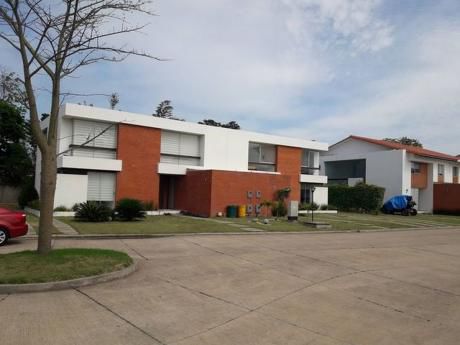 Bella Casa Amoblada En Alquiler En Urubo