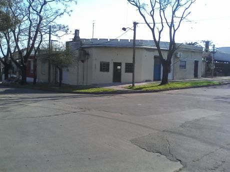 Casa Esquina Al Frente!