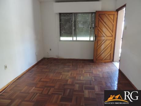 Casa De Altos En Malvin Ph 2 Dormitorios, Prox Servicios !