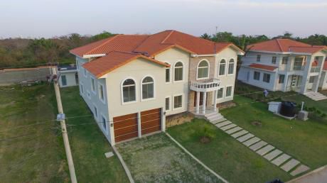 Casa A Estrenar En Urubo Golf