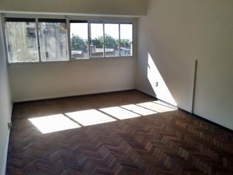1 Dorm C/fte Sobre Libertador