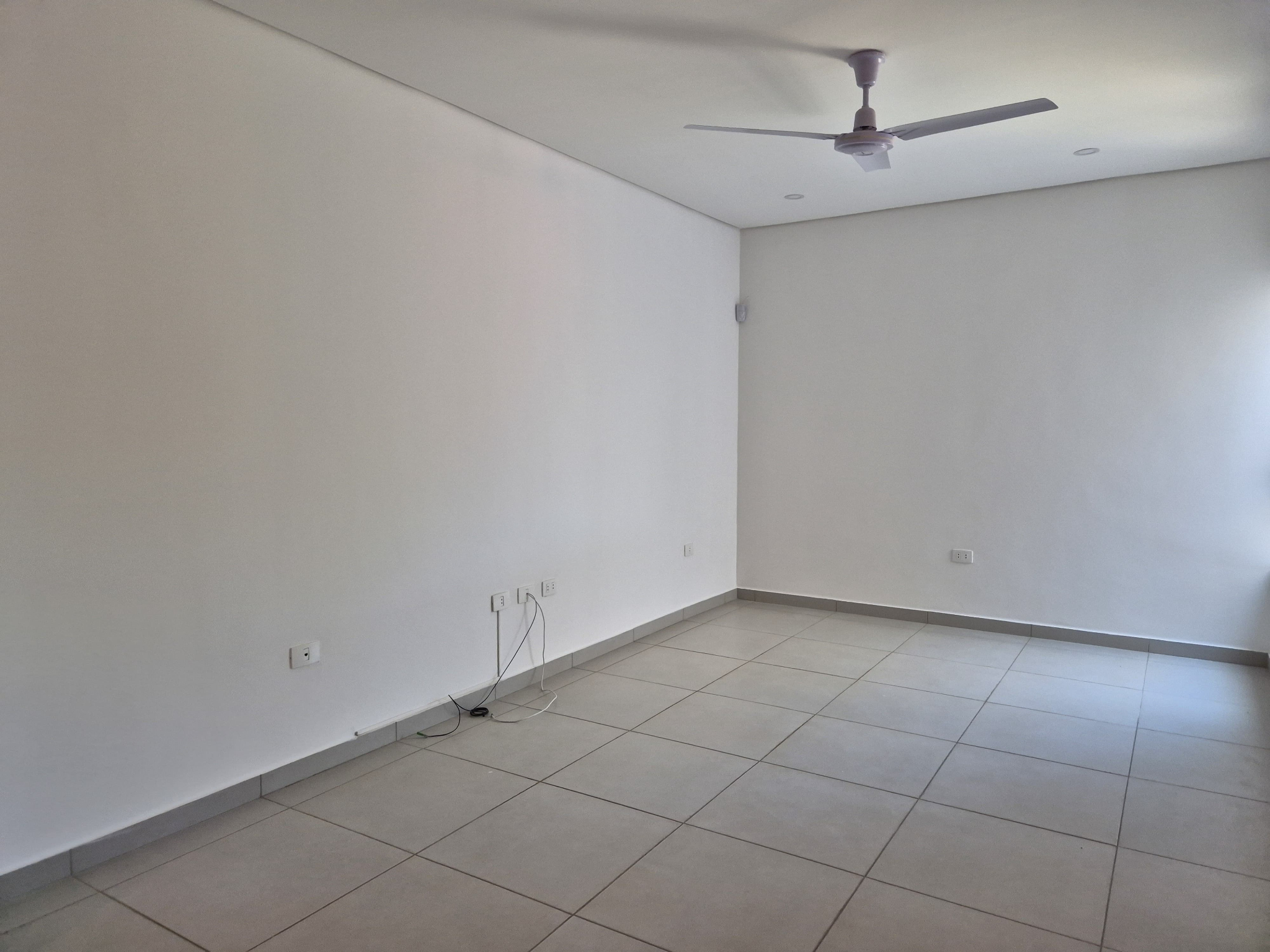 ALQUILO PRECIOSA CASA PAREADA (DÚPLEX) CON PISCINA – ZONA CONMEBOL — foto 3
