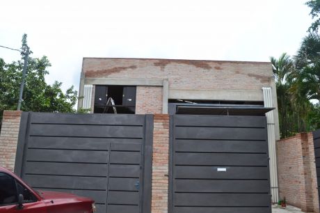Hermoso Tinglado A Estrenar Zona Artigas