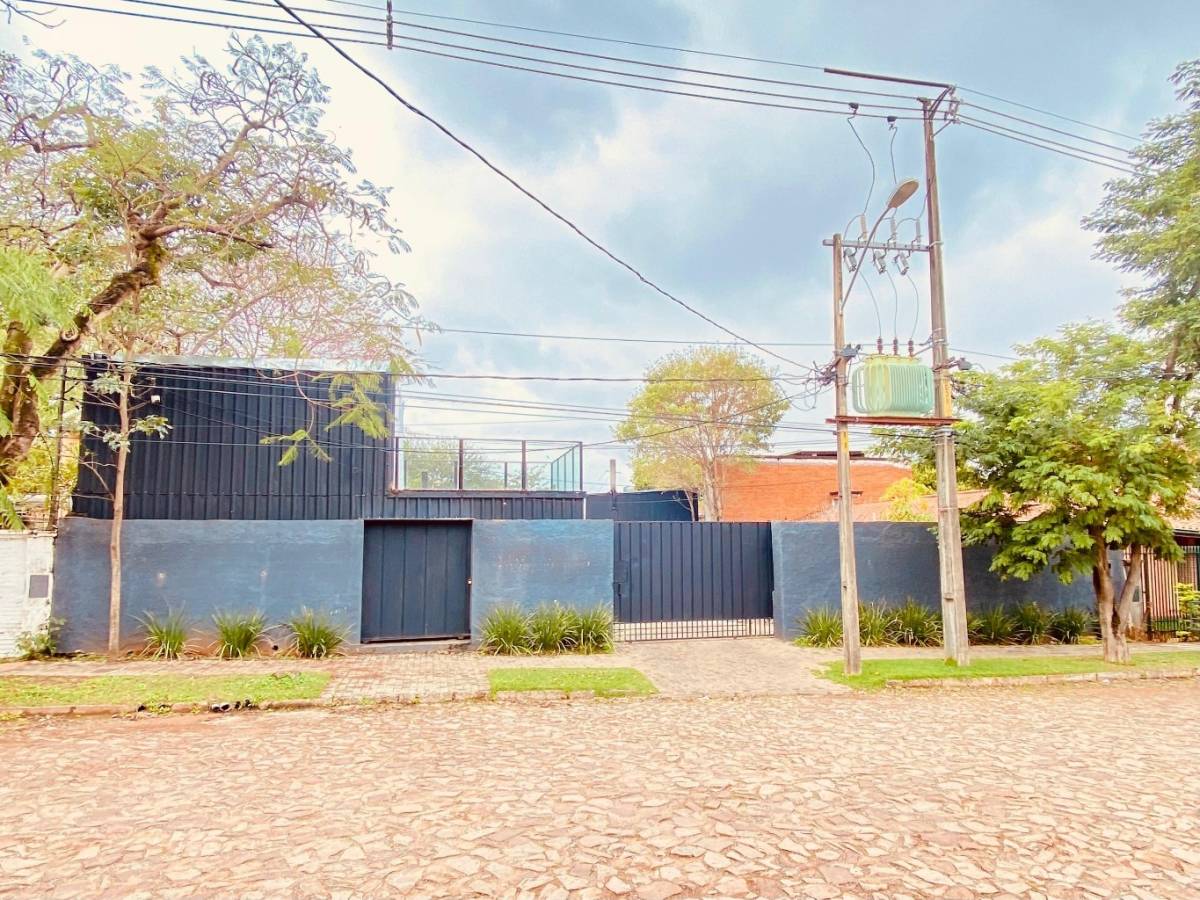 En alquiler de Show Room Con Oficinas y Tinglado o Deposito en Bo. Los Laureles — foto 3