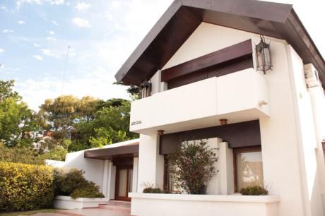 Casa A Metros De Arocena Ideal Empresa, CLínica, O Embajada