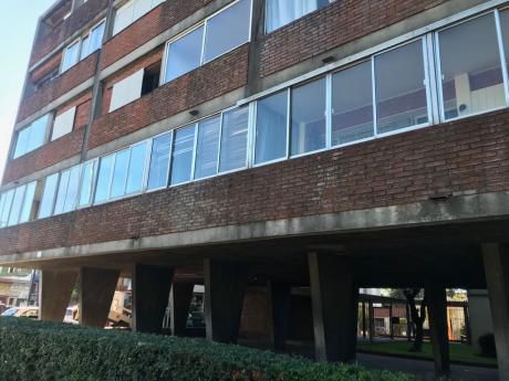 Apartamento De 2 Dormitorios En Bella Vista.
