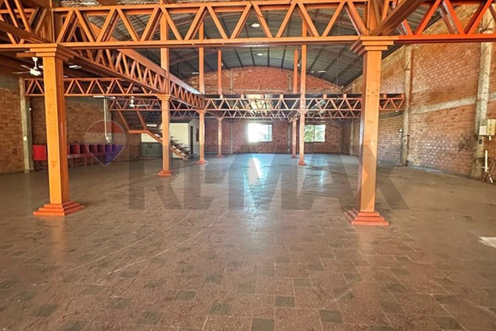 VENDO PRESTIGIOSO LOCAL COMERCIAL EN ENCARNACION — foto 2