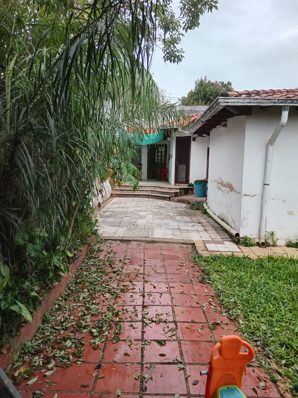 AMPLIA CASA EN LAMBARÉ — foto 2